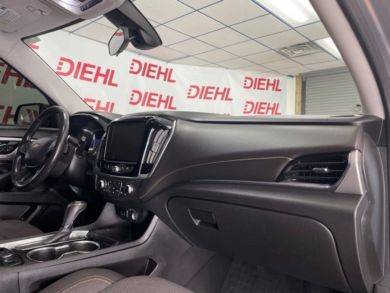 Used 2020 Chevrolet Traverse LT w/ Driver Confidence II Package AWD/4WD image 13