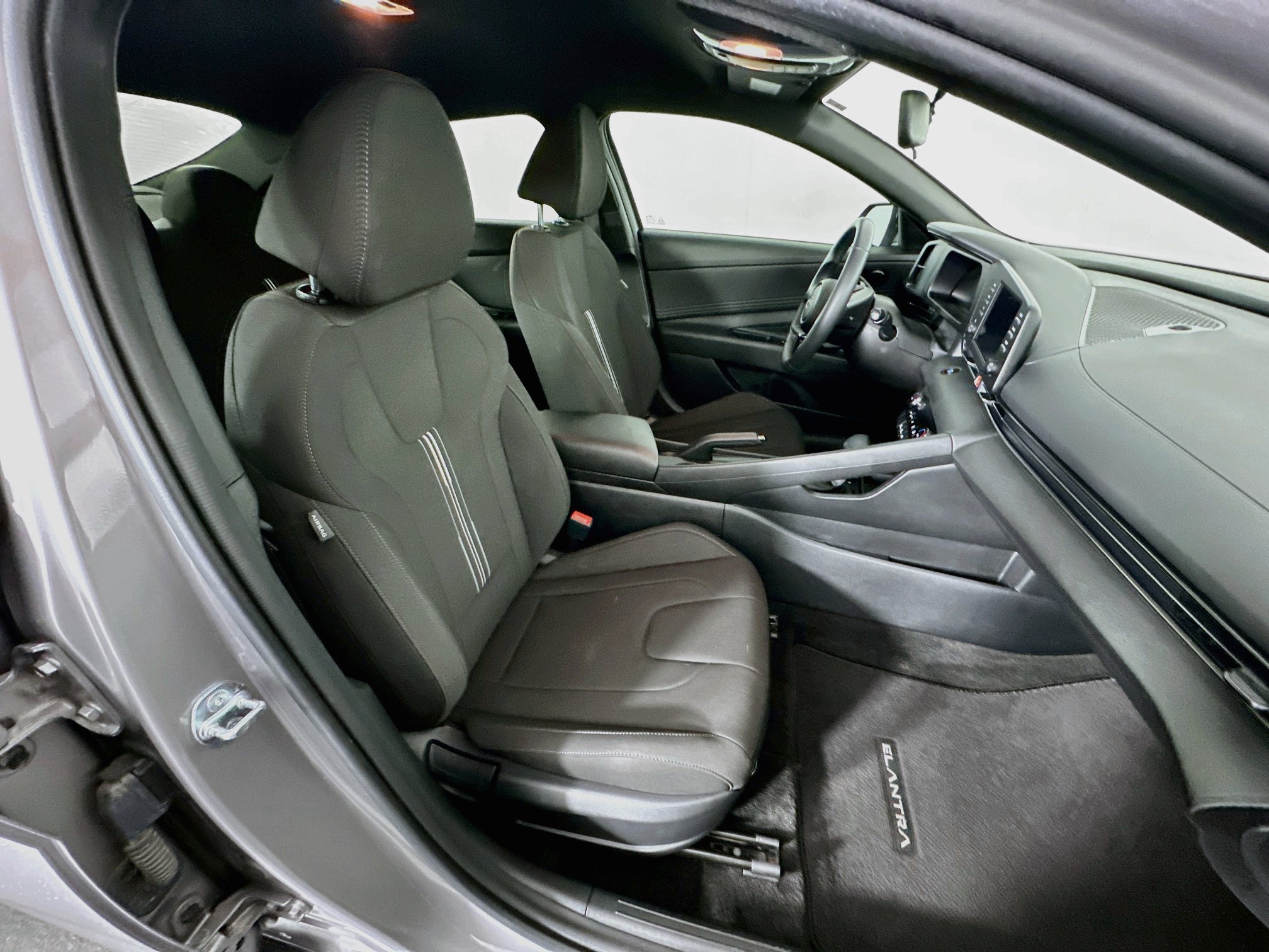 Used 2025 Hyundai Elantra Sport FWD image 29