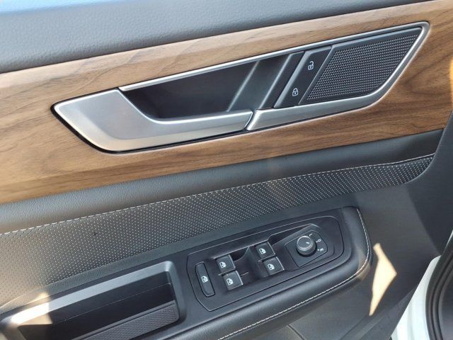 Used 2025 Volkswagen Atlas SE FWD image 15
