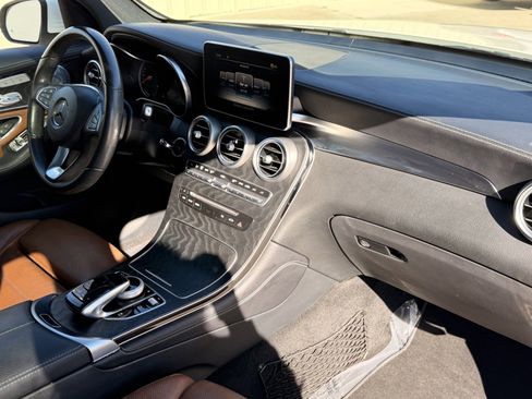 Used 2018 Mercedes-Benz GLC 300 GLC 300 SUV image 15