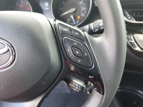 Used 2021 Toyota C-HR LE FWD image 27