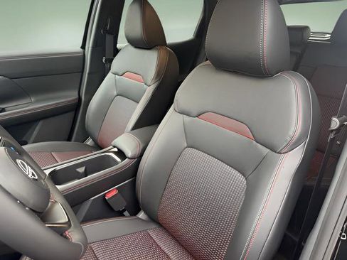 New 2026 Nissan Kicks SR AWD/4WD image 18