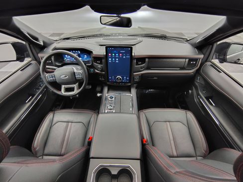 Used 2023 Ford Expedition Limited image 2