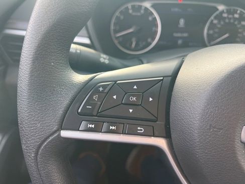 Used 2025 Nissan Altima 2.5 SV image 11