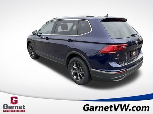 Used 2023 Volkswagen Tiguan SE w/ Panoramic Sunroof Package image 3