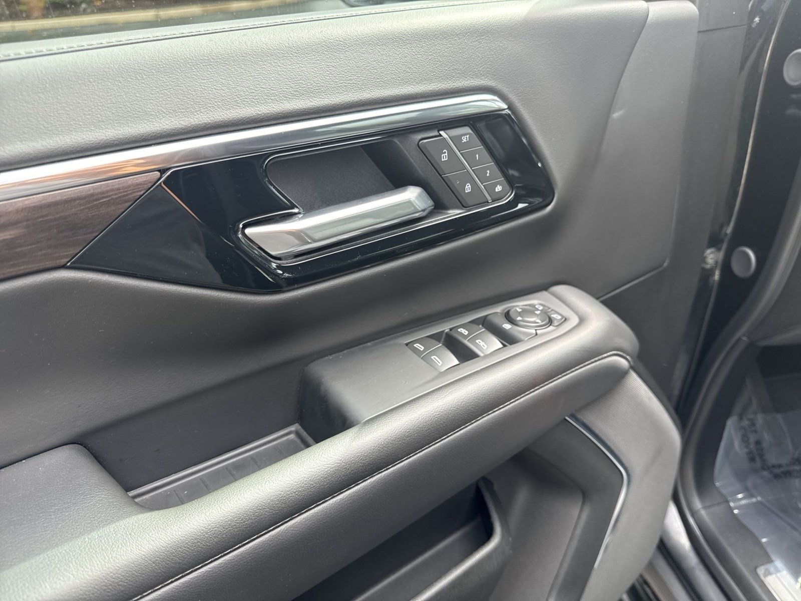 Used 2025 Chevrolet Tahoe LT AWD/4WD image 15