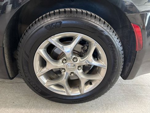 Used 2018 Chrysler Pacifica Limited image 67