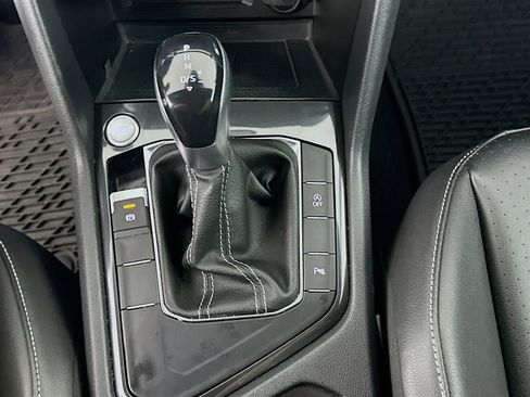 Used 2022 Volkswagen Tiguan SE R-Line image 25