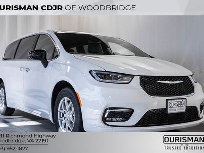 New 2026 Chrysler Pacifica Select