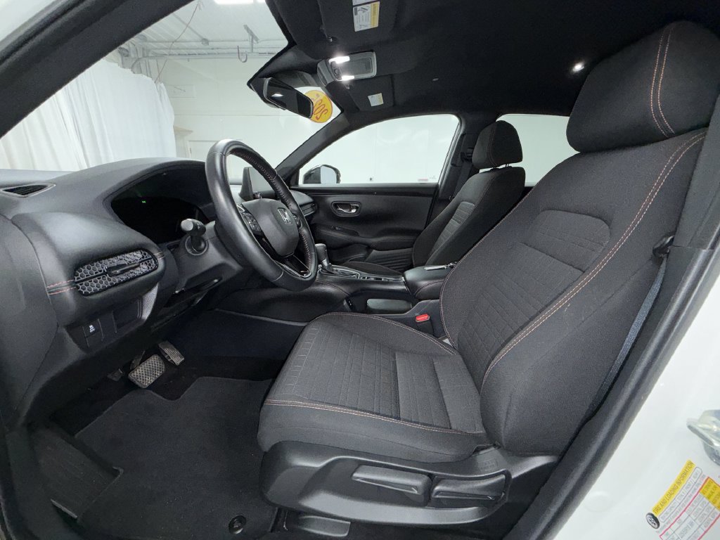 Used 2025 Honda HR-V Sport image 4