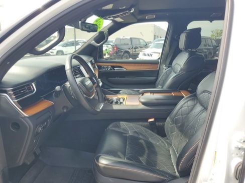 Used 2024 Jeep Grand Wagoneer L Series III AWD/4WD image 5