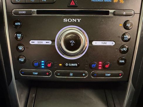 Used 2018 Ford Explorer Platinum AWD/4WD image 32