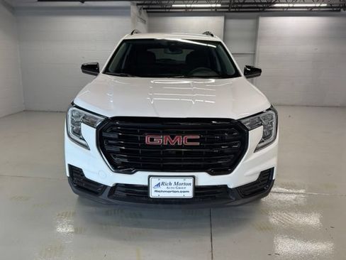 Used 2022 GMC Terrain SLE w/ Driver Convenience Package AWD/4WD image 2