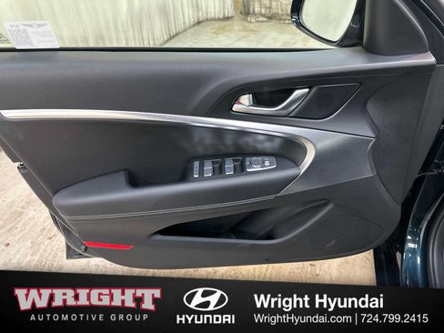Used 2025 Genesis G70 2.5T AWD/4WD image 9
