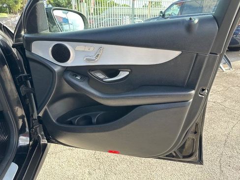 Used 2019 Mercedes-Benz GLC 300 w/ Premium Package image 27