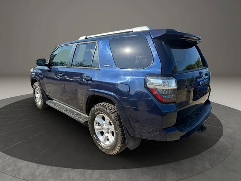 Used 2018 Toyota 4Runner SR5 AWD/4WD image 7