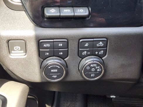 Used 2024 Chevrolet Silverado 2500 ZR2 w/ Technology Package AWD/4WD image 24