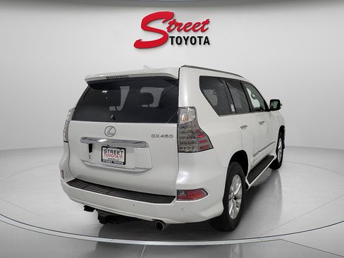 Used 2018 Lexus GX 460 image 4