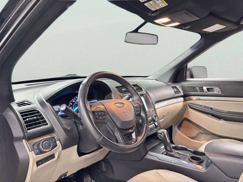 Used 2018 Ford Explorer XLT w/ Equipment Group 202A image 12