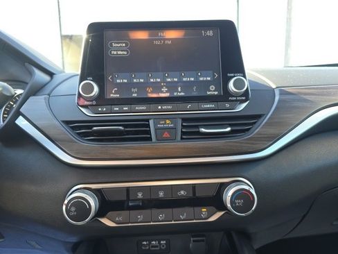 Used 2024 Nissan Altima 2.5 SV image 15