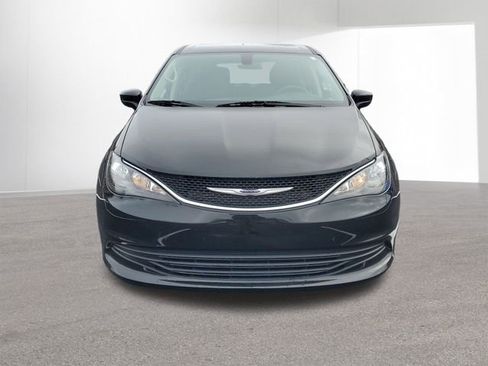 Used 2020 Chrysler Voyager LX w/ Cold Weather Group image 16