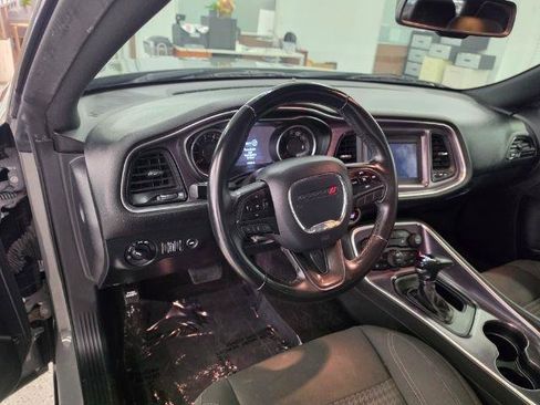 Used 2018 Dodge Challenger SXT RWD image 7