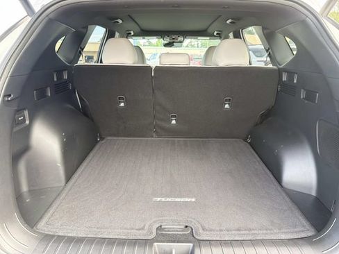 Used 2025 Hyundai Tucson Limited FWD image 17