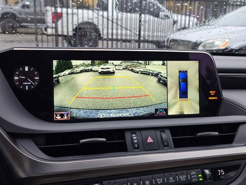 Used 2019 Lexus ES 300h image 23