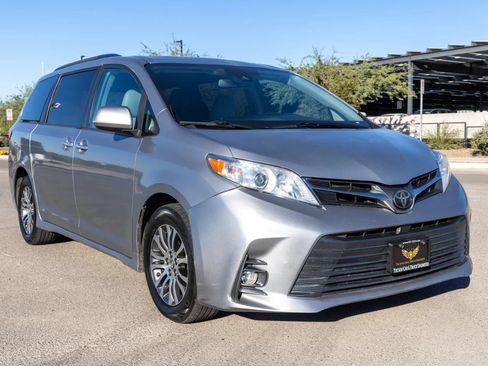 Used 2018 Toyota Sienna XLE image 7