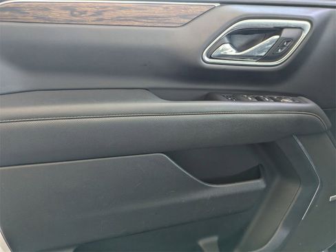 Used 2023 Chevrolet Suburban Premier image 11