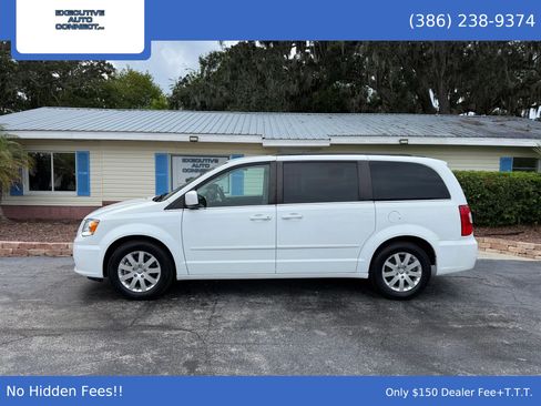 Used 2016 Chrysler Town & Country LX FWD image 8