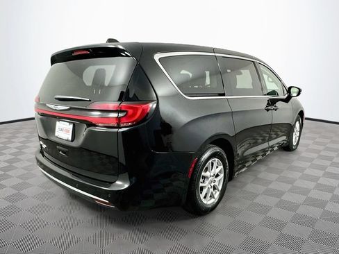 Certified 2024 Chrysler Pacifica Touring-L FWD image 11