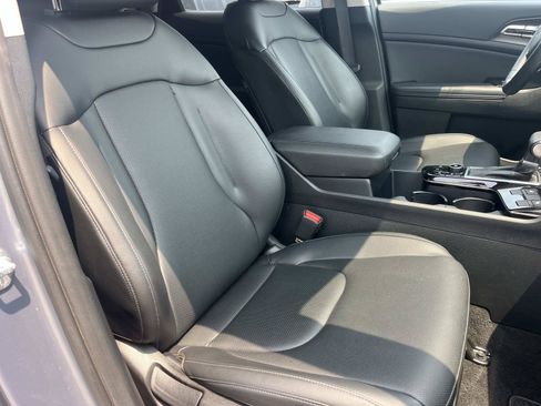 Used 2024 Kia Sportage EX FWD image 27