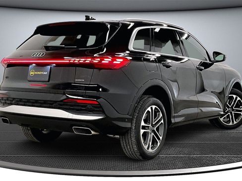 Used 2025 Audi Q5 Premium image 6