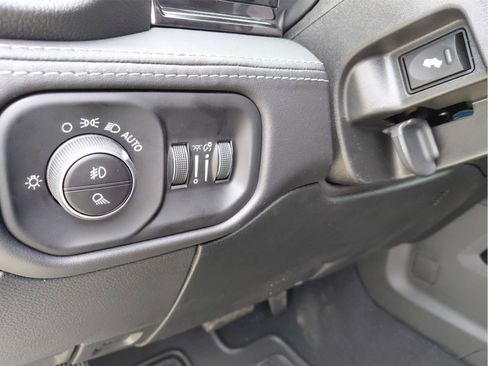 New 2026 RAM 2500 Limited AWD/4WD image 32