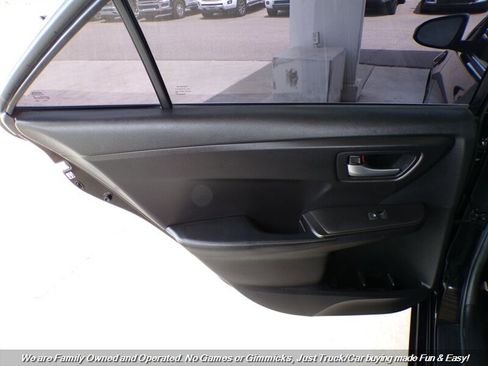 Used 2017 Toyota Camry SE FWD image 18