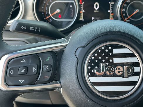 Used 2023 Jeep Wrangler Unlimited Sahara w/ LED Lighting Group AWD/4WD image 18