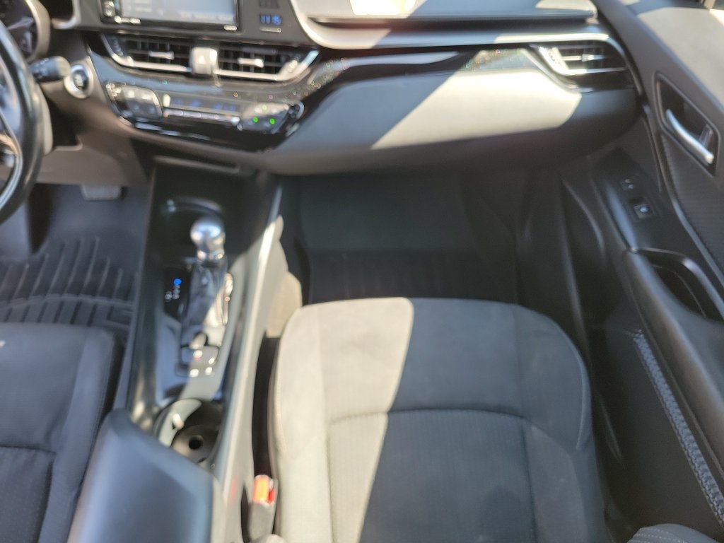 Used 2018 Toyota C-HR XLE FWD image 16