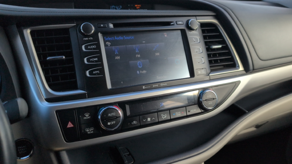 Used 2019 Toyota Highlander XLE AWD/4WD image 18