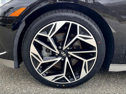 Used 2024 Hyundai Ioniq 6 SEL image 7