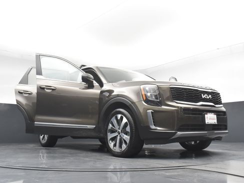 Used 2022 Kia Telluride EX w/ EX Premium Package image 34