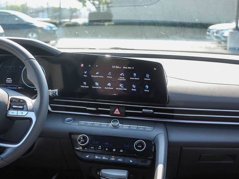 Certified 2024 Hyundai Elantra SEL w/ Convenience Package image 17