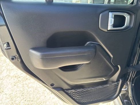 Used 2025 Jeep Wrangler Unlimited Rubicon image 22