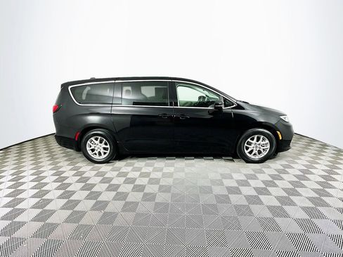 Certified 2024 Chrysler Pacifica Touring-L image 13