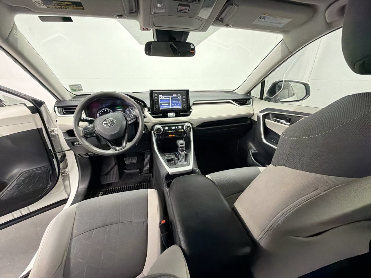 Used 2020 Toyota RAV4 XLE FWD image 19