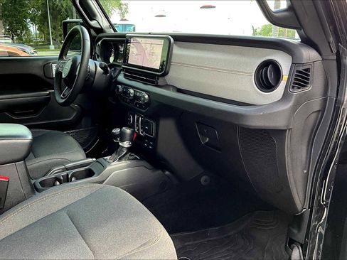 Used 2024 Jeep Wrangler Sport S image 17