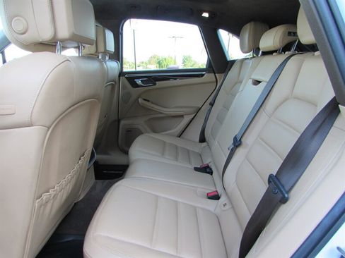 Used 2016 Porsche Macan Turbo AWD/4WD image 27