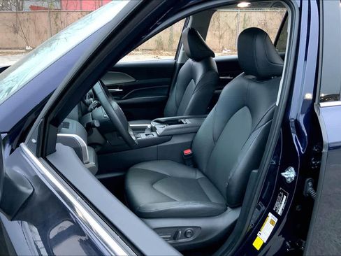 Used 2025 Toyota Grand Highlander FWD image 7