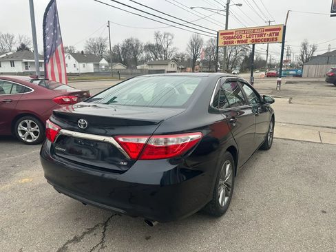 Used 2016 Toyota Camry SE image 4