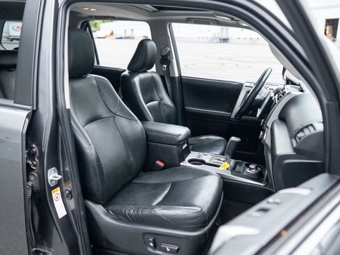 Used 2011 Toyota 4Runner Limited AWD/4WD image 19